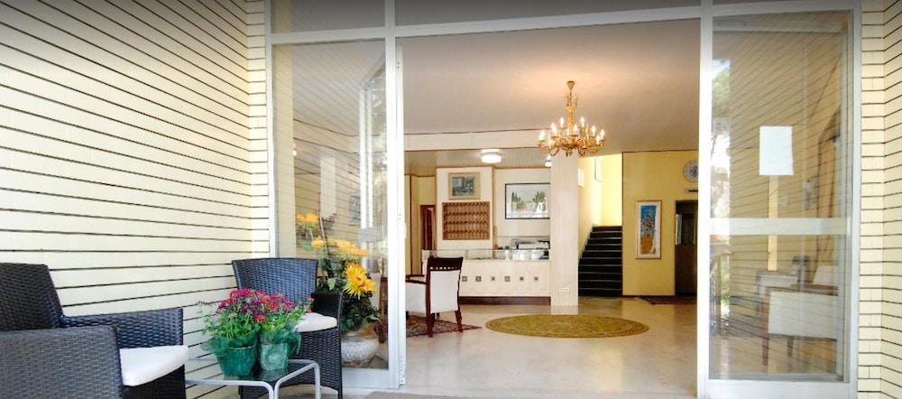 Hotel Dom Milano Marittima Exteriér fotografie