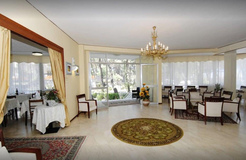 Hotel Dom Milano Marittima Exteriér fotografie