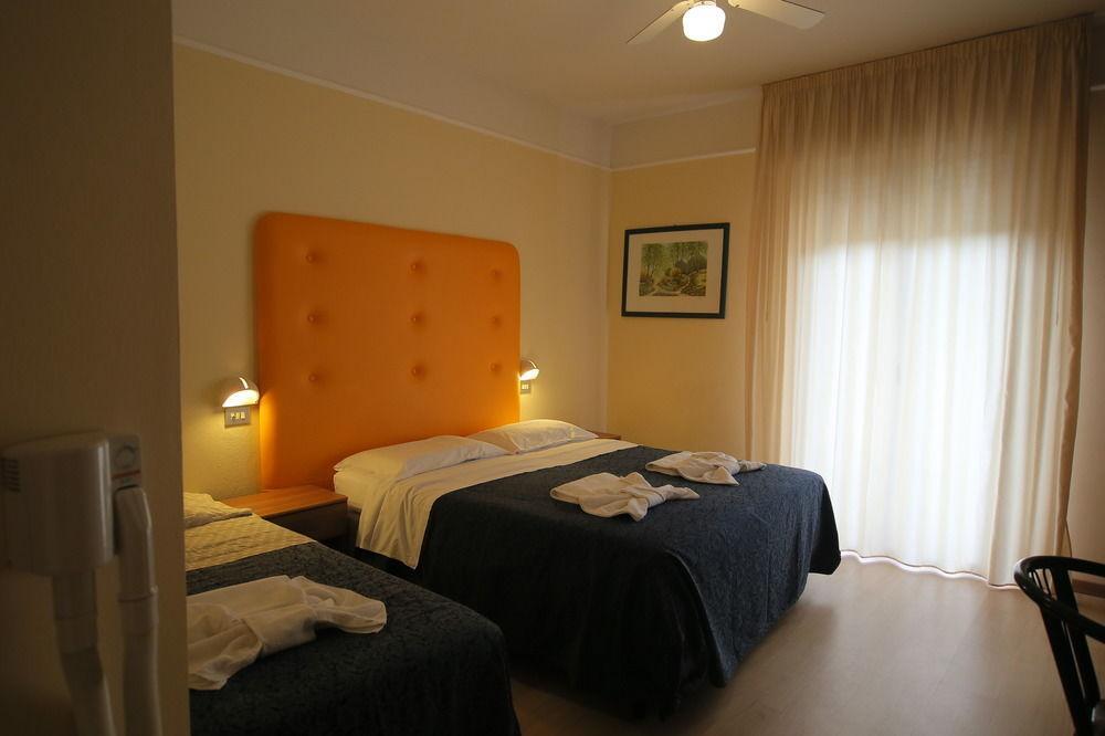 Hotel Dom Milano Marittima Exteriér fotografie