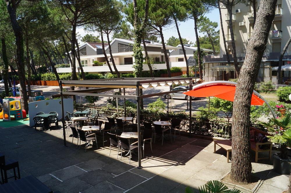 Hotel Dom Milano Marittima Exteriér fotografie